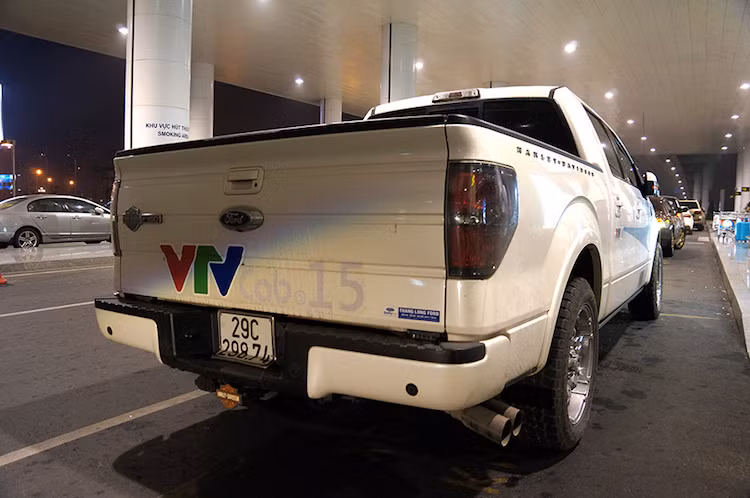 Đi kèm với động cơ là hộp số tự động Select Shift và hệ thống dẫn động 4 bánh bán thời gian.