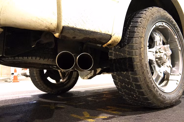 Ống xả kép nằm bên hông là một điểm đặc biệt của dòng F150.