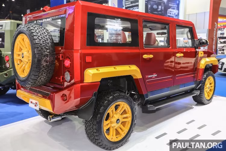 Toàn bộ thân của Transformer II được hàn kín, không phải chỉ là một chiếc bán tải với thùng kính phía sau.