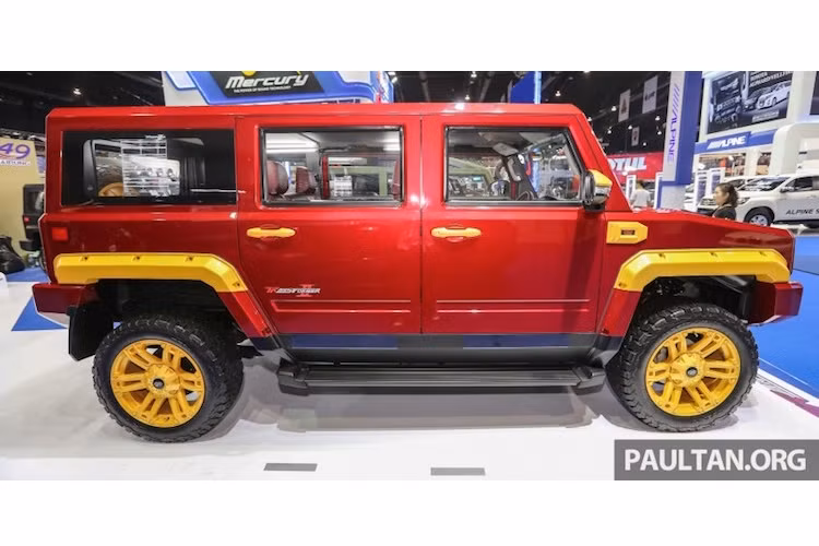 Trong quá trình "biến hình", kiểu dáng thân xe bán tải của Hilux cũng đã được Thairung biến xe bán tải thành SUV, mang phong cách của mẫu xe Mỹ nổi tiếng Hummer H2.