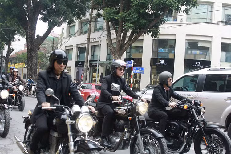 Trong buổi sáng ngày 23/3/2016, lễ tang của ca sỹ Trần Lập đã được tổ chức tại nhà tang lễ Bộ Quốc Phòng, với sự tham gia dàn môtô PKL cùng gia đình, bạn bè, người thân của anh cùng hàng ngàn fan hâm mộ.