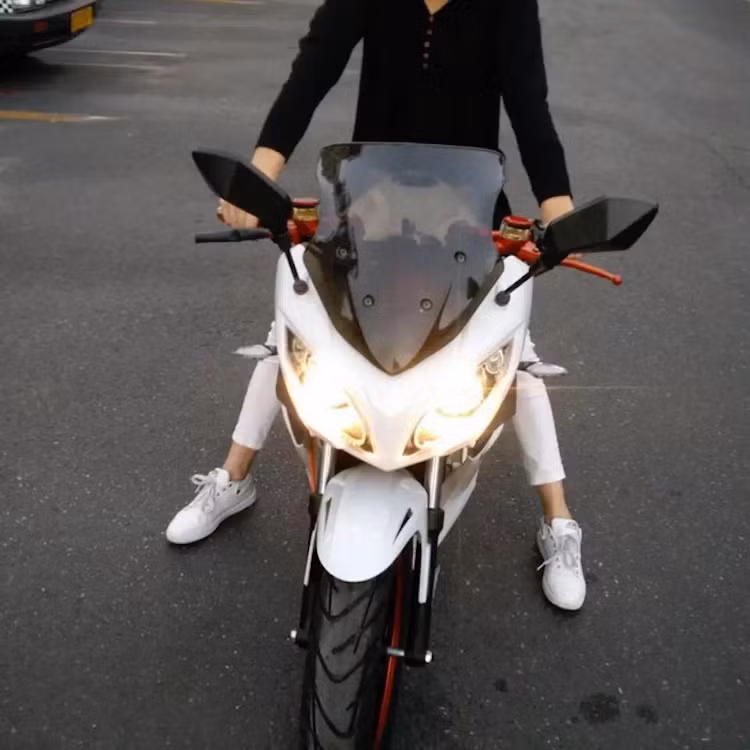 Một số đối tượng đã sử dụng những hình ảnh chụp chiếc xe điện Trung Quốc để rao bán trên Facebook với giá 25-30 triệu với mục đích lừa đảo. Chính vì vậy, khách hàng cần tỉnh táo hơn trước những thông tin rao bán các loại xe này.