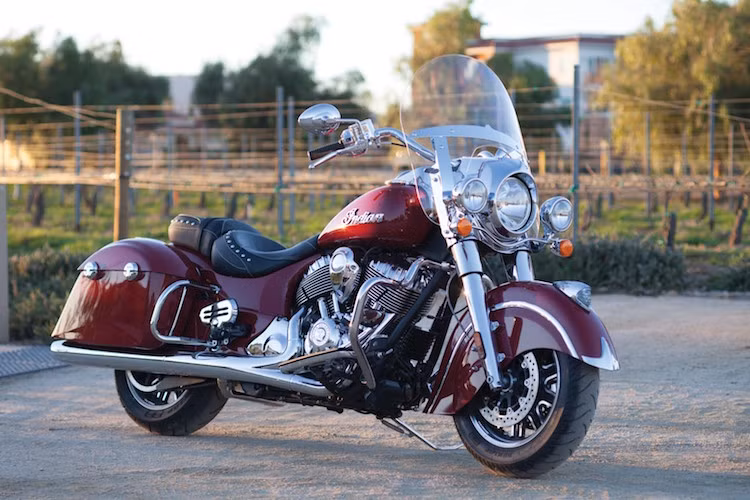 Được đặt tên theo thành phố Springfield - "quê nhà" của Indian Motorcycles, Indian Springfield là mẫu xe cruiser mới nhất được xây dựng dựa trên nền tảng của dòng Chief thế hệ mới.