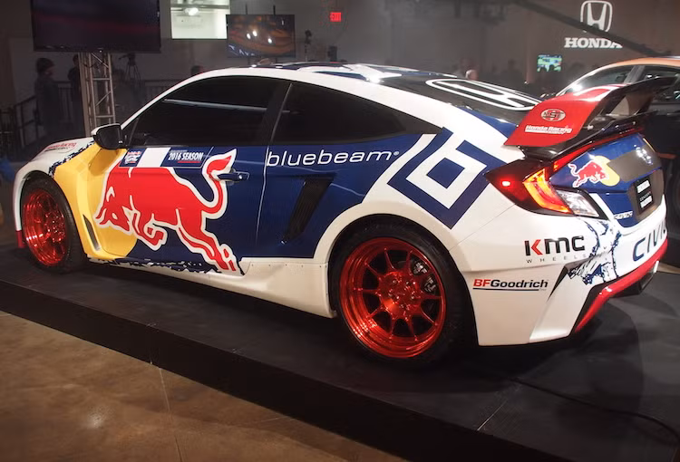 Hệ động lực của Civic Coupe GRC cũng có sự khác biệt lớn so với những chiếc Civic dân dụng với động cơ tăng áp 4 xi-lanh có dung tích lên tới 600 mã lực, hệ dẫn động 4 bánh đặc biệt, khiến nó có khả năng tăng tốc từ 0-96 km/h chỉ trong 1,9 giây!