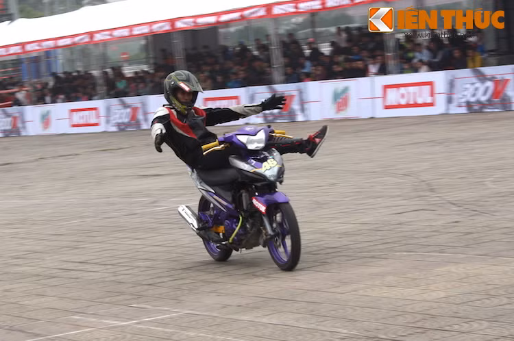 Tuy nhiên, năm nay cũng có tới 2 thí sinh lọt vào vòng chung kết sử dụng loại xe số côn tay phổ thông Yamaha Exciter với cơ cấu khung dạng underbone. Thiết kế này đã chứng tỏ sự hạn chế so với các loại xe khung backbone do việc không có bình xăng phía trước khiến stunter khó có thể thực hiện được các kỹ thuật acrobatics.