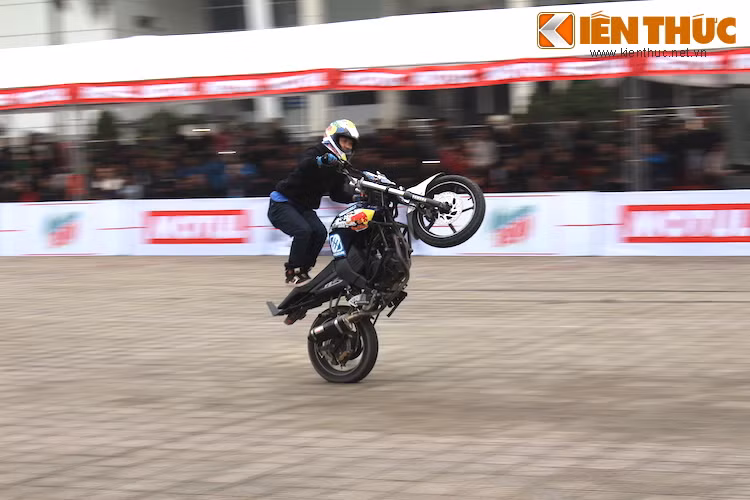 Năm nay, các stunter tại Việt Nam vẫn đem tới cho khán giả các kỹ thuật quen thuộc như wheelie (bốc đầu), stoppie (bốc đuôi), Biscuit Eater (bốc đuôi với chân vắt lên tay lái), donut (đốt lốp theo vòng tròn), burnout (đốt lốp), switchback (ngồi ngược lái xe), drift và acrobatics (liên tục đổi các tư thế khác thường khi điều khiển xe).