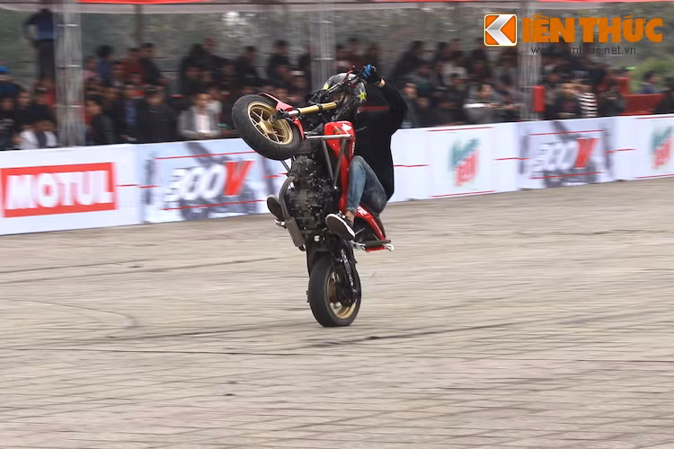 Những cú ngã cũng không để lại bất cứ chấn thương nào cho các vận động viên khi họ có thể ngay lập tức dựng xe dậy và tiếp tục cống hiến cho khán giả các kỹ thuật đẹp mắt.