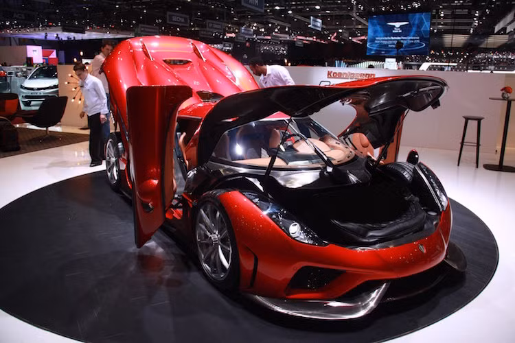 Được biết, Koenigsegg sẽ dự định chỉ sản xuất 80 chiếc Regera và bán mỗi chiếc với giá 2 triệu USD.