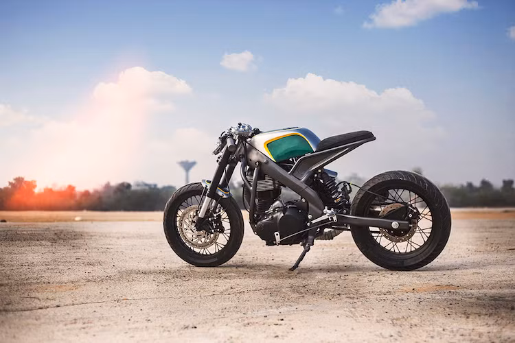 Tuy nhiên so với FS350, Tony 535 đi ngược lại hoàn toàn khi sử dụng bộ khung của Yamaha R15 và cục máy từ chiếc cafe racer Royal Enfield Continental GT 535. Theo Pawar, lý do khiến anh chọn máy Royal Enfield do đây là dòng xe cực kỳ nổi tiếng tại Ấn Độ.