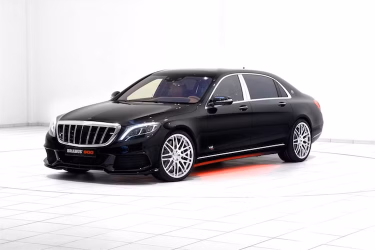 Cũng giống như bao chiếc Mercedes khác được "độ" bởi Brabus lên cấu hình Rocket 900, dòng xe siêu sang Mercedes-Maybach S600 đã có hàng loạt các thay đổi từ trong ra ngoài.