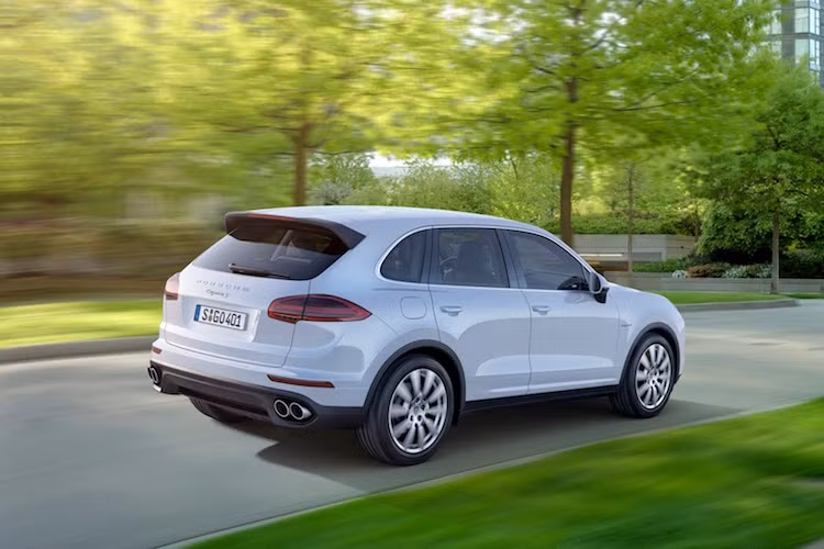 Kiểu dáng bên ngoài của tất cả các phiên bản Cayenne 2017 sẽ hoàn toàn không có thay đổi gì so với những bản đang được bán hiện nay.