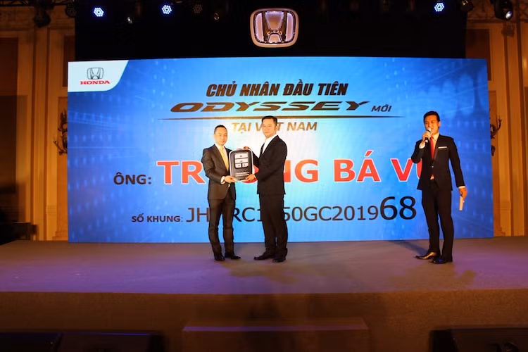 Tại buổi lễ ra mắt chính thức chiếc xe tại Sài Gòn, nhiều khách hàng đã ký đơn đặt hàng Odyssey ngay tại sự kiện. Nhân dịp này, Honda Honda Việt Nam cũng đã tri ân chủ nhân đầu tiên ký hợp đồng mua Honda Odyssey tại Việt Nam với đặc quyền lựa chọn số khung Lộc Phát JHMRC1850GC201968.