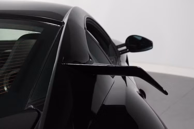 Gói trang bị này sẽ khiến chiếc siêu xe Ferrari 599 GTO có độ bám đường cao hơn nhờ lực nén thân xe xuống mặt đường tăng lên, từ đó dẫn tới việc vào cua chính xác hơn ở tốc độ cao. Tuy nhiên đổi lại, tốc độ tối đa của xe sẽ không cao bằng 599 GTO nguyên bản.