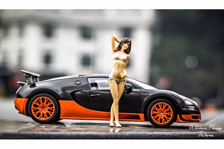 Tuy nhiên, tốc độ này chỉ có thể đạt được ở phiên bản Veyron Supersport World Record Edition, nổi bật với màu sơn cam ở phần dưới cùng vỏ sợi carbon ở phần trên.