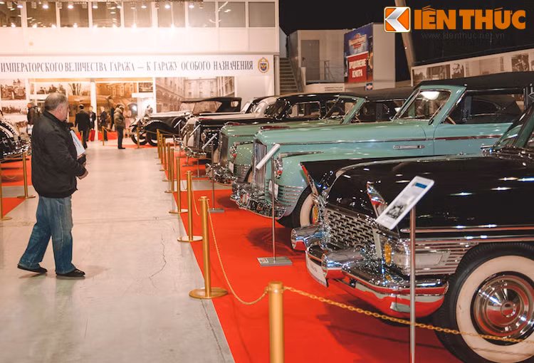 Tuy nhiên, điểm ấn tượng nhất của Oldtimer năm 2016 đó là để kỷ niệm 95 năm ngày thành lập, garage ôtô đặc biệt của Cơ quan bảo vệ nguyên thủ quốc gia Liên bang Nga hay còn được biết đến với tên gọi Kremlin Garage đã được trưng bày, với những chiếc xe "vô giá" do chúng là những "chứng nhân lịch sử".