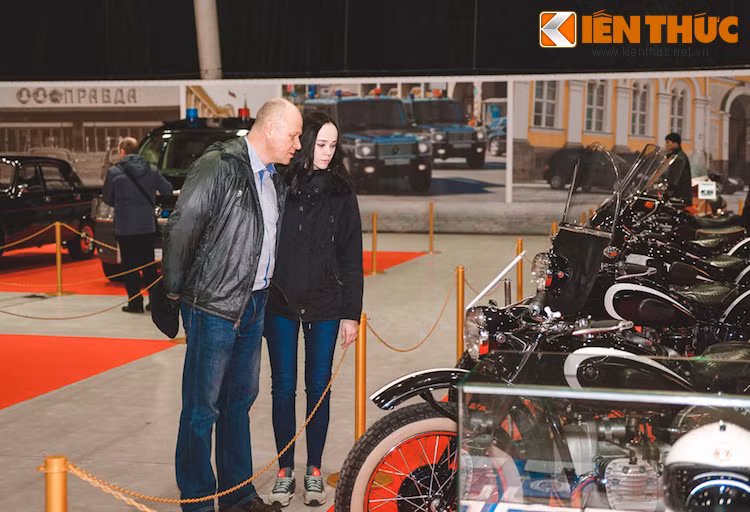 Được tổ chức tại khu 4, 4.1 và 4.2 tại trung tâm triển lãm Sokolniki, Matxcova, Nga, Oldtimer Gallery được coi là triển lãm xe cổ lớn nhất Đông Âu. Đây cũng là dịp hiếm hoi để du khách Quốc tế có dịp ngắm nhìn những chiếc ôtô đặc chủng Liên Xô trước đây và Nga ngày nay, đặc biệt là những mẫu xe đặc chủng của các nguyên thủ.