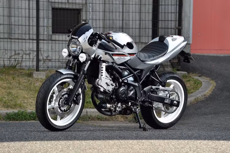 Để "kích cầu" SV650 mới tại Nhật, Suzuki đã tung ra mẫu xe ý tưởng SV 650 Rally Concept, lấy cảm hứng từ những chiếc ôtô đua tại các giải rally thập niên 70.