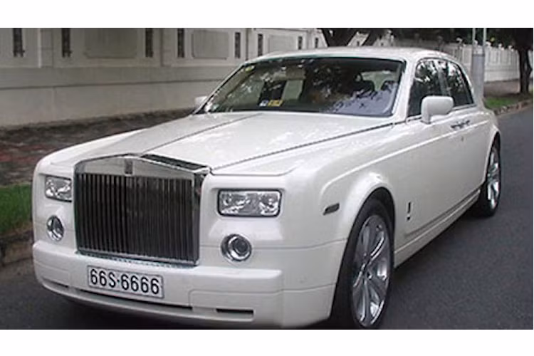 Đại gia Đồng Tháp với chiếc Rolls-Royce Phantom độ mâm Project Kahn với biển tứ quý "siêu đẹp" 66S-6666.
