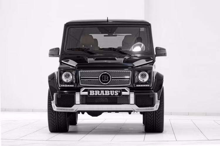 Vào năm 2011, chiếc Mercedes G500 nguyên bản được trang bị động cơ 5.5l V8 có công suất 388 mã lực và mô-men xoắn 530 Nm. Tuy nhiên đúng như tên gọi, phiên bản Brabus G500 đã được nâng dung tích lên thành 6.1 lít.