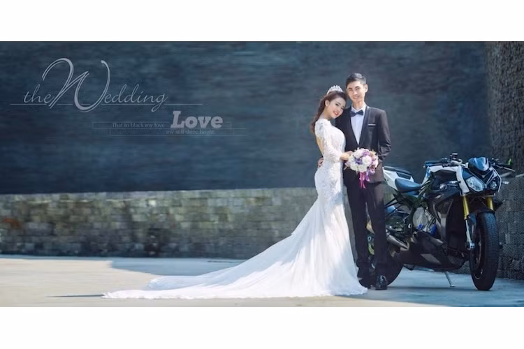 Bên cạnh 2 chiếc siêu môtô BMW S1000R, nhân vật chính của bộ ảnh cưới này là chú rể Sơn Hải và cô dâu Tuyết Chinh, cả hai đều đến từ Bình Phước.