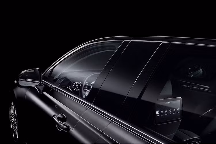 Động cơ của xe sang Genesis EQ900L là phiên bản máy V8 5.0l có công suất 425 mã lực và mô-men xoắn 519 Nm, đã từng xuất hiện trên chiếc G90 cao cấp nhất.