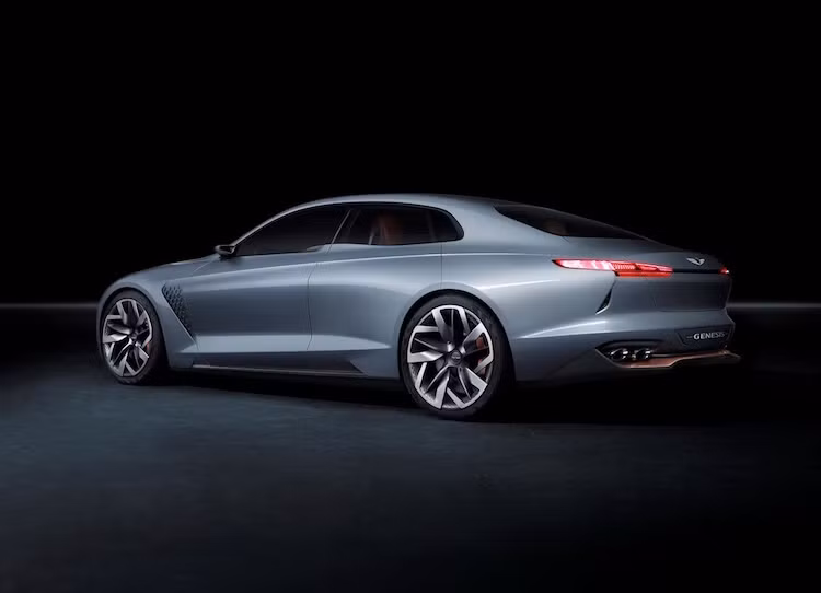 Tuy nhiên Genesis đã không tiết lộ về kế hoạch sắp tới, chỉ cho biết rằng New York Concept được tạo ra nhằm chú trọng tới kiểu dáng. CÓ màu xanh sứ, thiết kế đầy hấp dẫn của New York được "định hình" bởi các chi tiết như lưới tản nhiệt thẳng đứng, nắp ca-pô dài, đầu ngắn, đuôi dài và các đèn chiếu sáng LED mỏng, kéo dài.