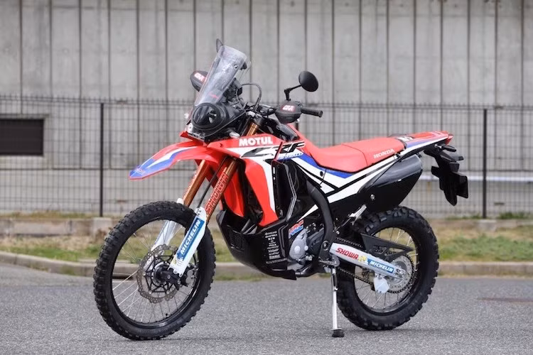 Do Honda đã chính thức gọi CRF250 Rally là "phiên bản thử nghiệm chuẩn bị sản xuất" nên gần như chắc chắn rằng chiếc xe chính thức sẽ có thiết kế gần như y hệt.