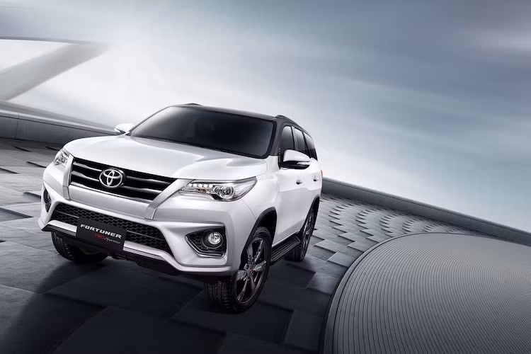 Tại Thái Lan, một chiếc Fortuner TRD Sportivo phiên bản dẫn động cầu sau có giá 1,679 triệu Baht (1,06 tỷ đồng), trong khi phiên bản dẫn động 4 bánh giá lên tới 1,769 triệu Baht (1,12 tỷ đồng).
