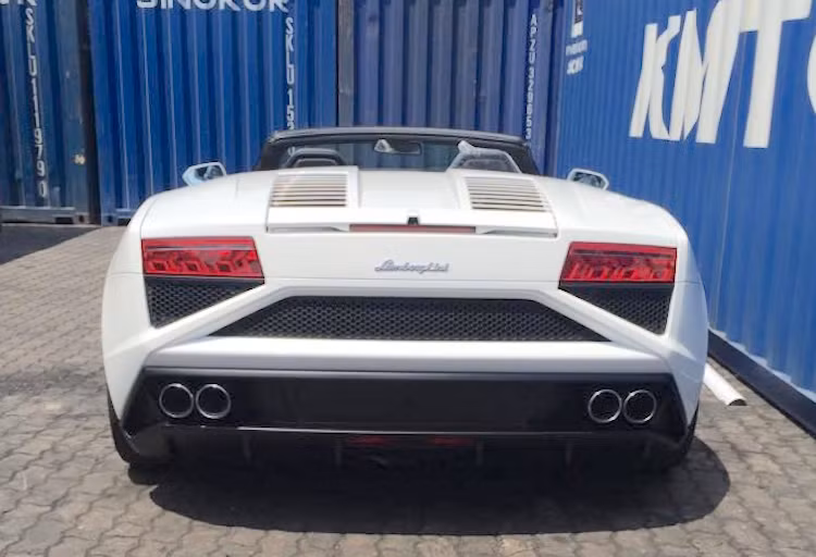 Cùng với hệ dẫn động 4 bánh toàn thời gian, Gallardo LP560-4 Spyder có thể đạt 0-100 km/h chỉ trong 3,8 giây và đạt tốc độ tối đa 324 km/h.