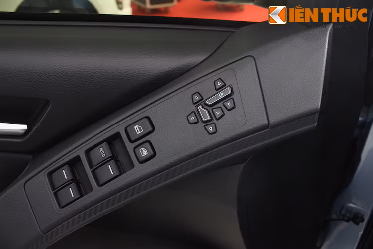 Trên phiên bản mới nhất, này, U6 EcoHyper đã được bổ sung thêm các tiện nghi như cửa kính điện, vô-lăng có tích hợp các nút bấm điều chỉnh hệ thống âm thanh hay thoại rảnh tay và lẫy chuyển số phía sau - những trang bị chưa từng xuất hiện trên phiên bản trưng bày tại VIMS.