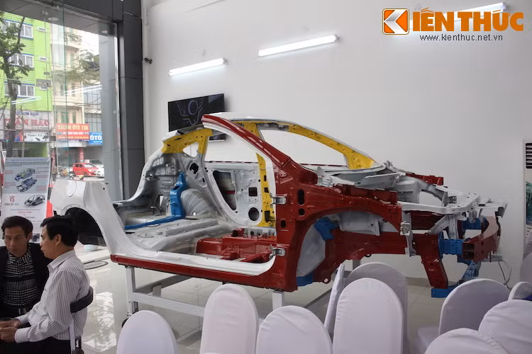 U6 EcoHyper cũng được trang bị cấu trúc chassis HRSS thế hệ mới của Luxgen, được thiết kế để hấp thụ và tiêu tan lực tác động xung quanh khoang hành khách trong trường hợp tai nạn xảy ra.