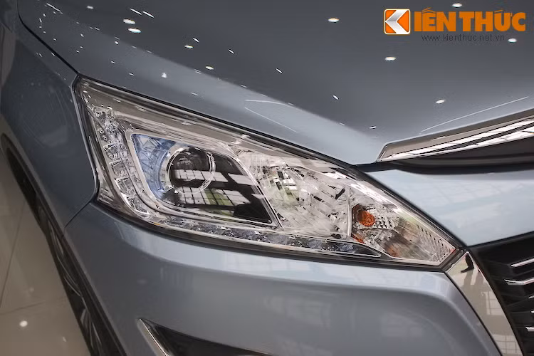 Giống như xu hướng của ngành công nghiệp ôtô Thế giới hiện nay, đèn pha của U6 cũng được trang bị các đèn LED ban ngày hiện đại, bên cạnh đèn pha dạng thấu kính projector.