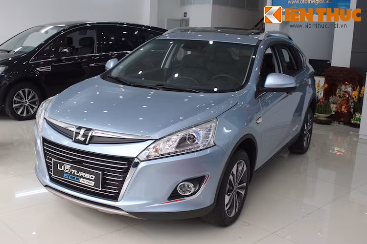 Từng được trưng bày tại triển lãm ôtô Quốc tế Việt Nam VIMS vào năm ngoái, tuy nhiên phiên bản mới của chiếc crossover hạng trung Luxgen U6 Turbo EcoHyper đã có nhiều trang bị hấp dẫn hơn cùng nhiều cải tiến so với chiếc xe được trưng bày nửa năm trước.