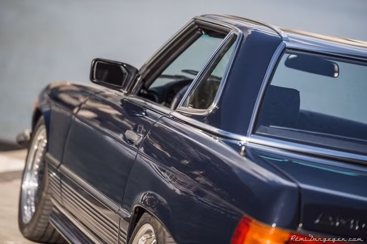 Hiện tại, nó đang được rao bán với giá không được tiết lộ. Tuy nhiên xét tới độ hiếm và có chủ nhân đầu tiên là một tay đua huyền thoại, chắc chắn chiếc SL60 AMG hàng độc này đang được nhiều nhà sưu tập "khao khát".