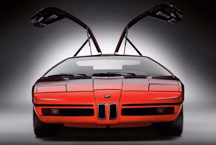 1972 - BMW E25 Turbo: Ra mắt vào đúng thời điểm Thế vận hội Olympic được tổ chức tại Munich vào năm 1972, E25 Turbo là nơi BMW thử nghiệm các công nghệ mới và đồng thời là "tiền nhiệm" của M1 - mẫu siêu xe đầu tiên của hãng.