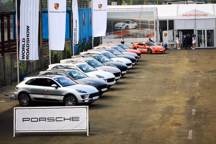 Porsche World Roadshow (PWRS) là một trong những sự kiện trải nghiệm xe đặc biệt theo tiêu chuẩn quốc tế của Porsche toàn cầu, đã thu hút hơn 42.000 khách hàng tiềm năng tại hơn 45 quốc gia trong suốt những năm qua.