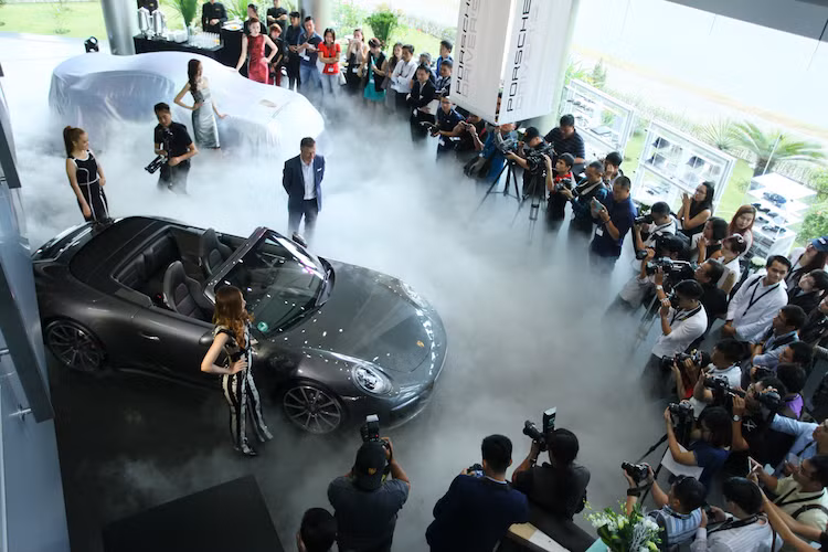 Trong sự kiện độc đáo này, Porsche cũng hợp tác với một số thương hiệu tại Việt Nam có chung tầm nhìn về chiến lược chinh phục phân khúc khách hàng cao cấp như: nhà sản xuất lốp xe hàng đầu thế giới Michelin, Ngân hàng TMCP Quân Đội (MB) và Moet Hennessy Việt Nam.