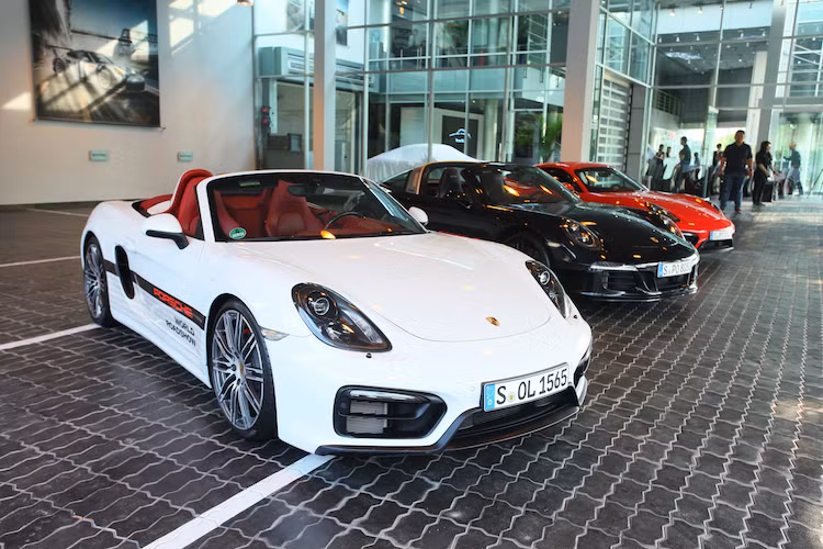 Đến cuối năm 2015, Porsche đã quyết định đem sự kiện đẳng cấp này đến Việt Nam sau khi cân nhắc về tiềm năng phát triển của thị trường. Sự kiện PWRS lần đầu tiên tại Việt Nam sẽ được tổ chức ngay tại trung tâm Khu đô thị Phú Mỹ Hưng, thành phố Hồ Chí Minh từ ngày 21 đến ngày 29 tháng 3 năm 2016.