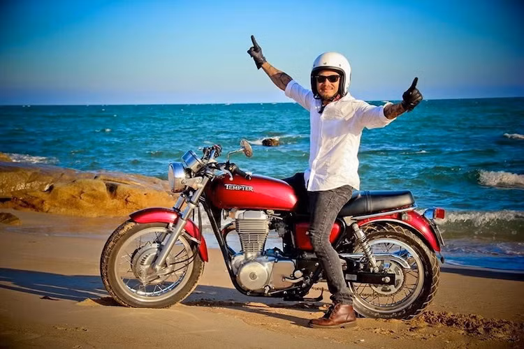 Trước khi phát hiện bị ung thư, Trần Lập cũng đã chơi qua một số dòng xe với thiết kế cổ điển, học theo phong cách của Triumph như Tempter 400.