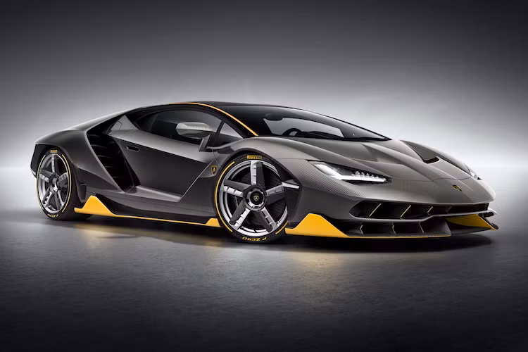Hãng xe Lamborghini sẽ chỉ sản xuất 40 chiếc Centenario, trong đó có 20 chiếc coupe và số còn lại là mui trần roadster. Mỗi chiếc có giá lên tới 1,9 triệu USD (tương đương 42,3 tỷ đồng) và hiện đã được bán hết.