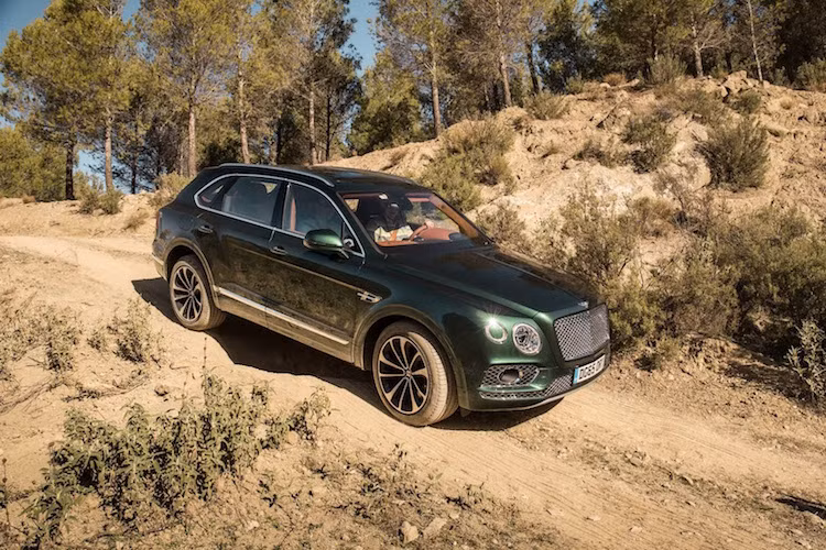 Theo ông Durheimer, nhà máy của Bentley ở Crewe - Anh có khả năng sản xuất kịp Bentayga tuy nhiên các nhà cung cấp phụ tùng cho hãng lại không thể đáp ứng kịp nhu cầu.
