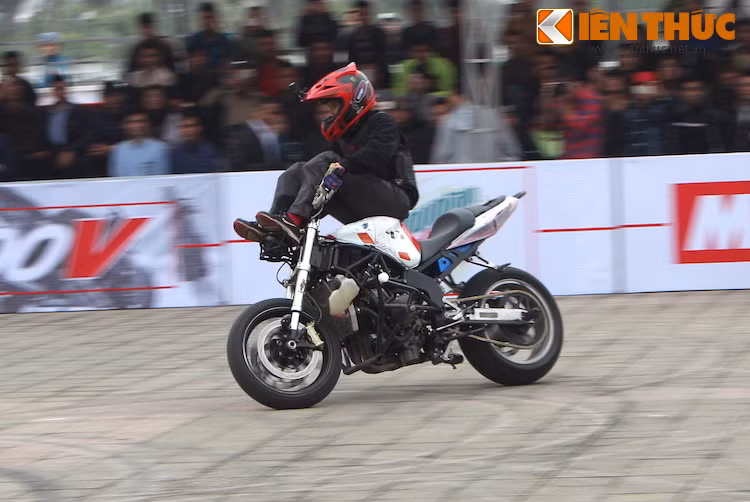 Kết hợp với kỹ năng đã được rèn luyện sau nhiều năm luyện tập đầy gian khổ, ViettuanGC đã có những màn biểu diễn đầy hấp dẫn trong ngày đầu tiên thi đấu dù điều kiện trời mưa rất khó khăn.