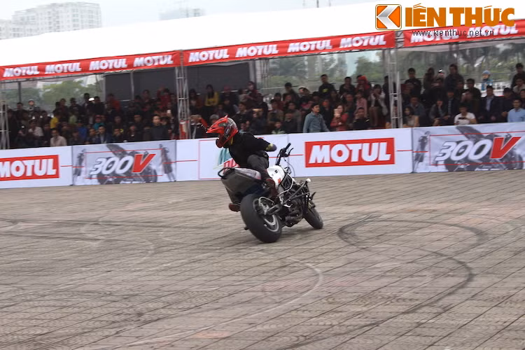 Tại Motul Stunt Fest 2016, anh đã tiếp tục tham gia thi đấu và tạo "dấu ấn" mạnh mẽ với khán giả ngay từ loại xe lựa chọn - Kawasaki ZX-636. Dòng xe này có sức mạnh và trọng lượng rất lớn, chỉ riêng việc lựa chọn xe thi đấu đã cho thấy "đẳng cấp" của ViettuanGC so với các thí sinh còn lại.