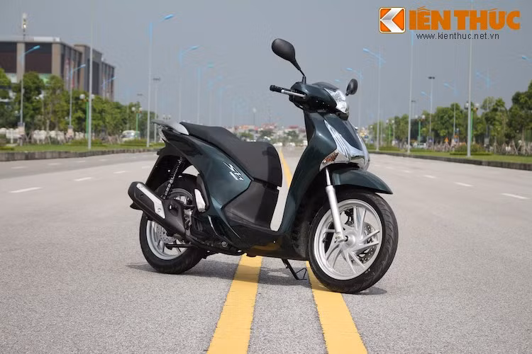 Khi bước chân vào thị trường Việt, Medley sẽ phải "đối đầu" với Honda SH 125i/150 - sự lựa chọn đầu tiên của gần như tất cả các khách hàng khi lựa chọn một chiếc xe tay ga cao cấp trong nhiều năm qua. Bản thân SH cũng khá "tân kỳ" khi cũng được Honda nâng cấp thêm hệ thống khóa Smartkey khoảng 1 năm trước.