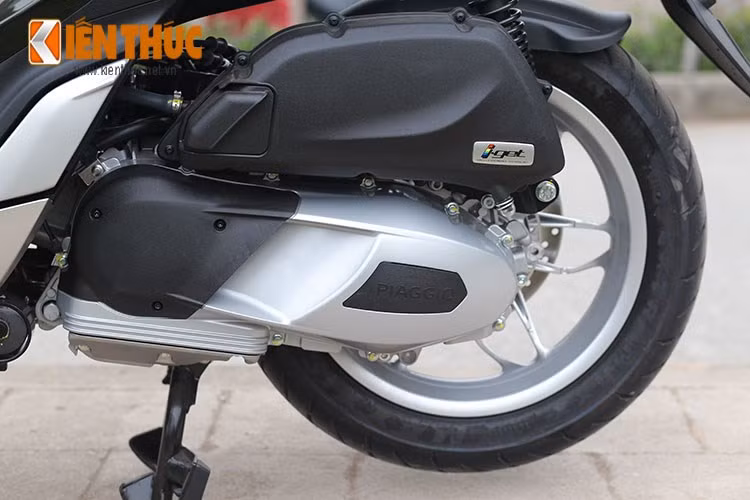 Piaggio Medley được trang bị dòng động cơ mới iGet dung tích xy-lanh 125cc, phun nhiên liệu điện tử, và làm mát bằng dung dịch. Động cơ này cho công suất 12 mã lực/mô-men xoắn cực đại 11,5 Nm. Theo công bố từ Piaggio thì mức tiêu hao nhiên liệu trung bình của Medley là khoảng 50,2 km/lít. Tại châu Âu, Medley có cả 2 bản 125 và 150 cc nhưng ở Việt Nam, xe chỉ có bản 125 cc.
