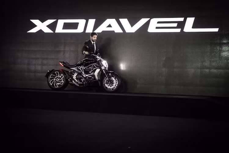 Nhân dịp này, Ducati cũng đã lần đầu tiên ra mắt chính thức 2 mẫu xe mới của hãng tới khách hàng Thái Lan. 1 trong số đó là mẫu cruiser mới XDiavel, vừa mới chỉ được ra mắt tại triển lãm EICMA ở Ý vào tháng 11/2015.