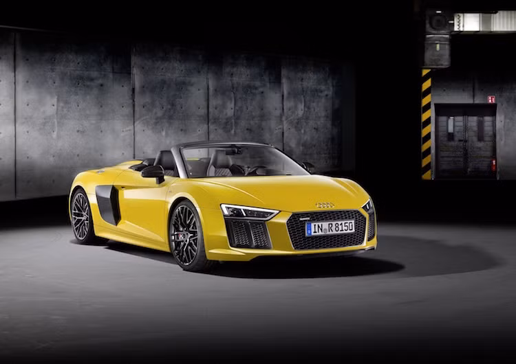 Sau khi siêu xe Audi R8 thế hệ mới được ra mắt, chắc chắn bản mui trần Audi R8 Spyder sẽ phải xuất hiện sau. Tính tới nay, khi R8 thế hệ mới đã chính thức xuất hiện được hơn 1 năm, tới nay người yêu xe mới được ngắm nhìn phiên bản mui trần chính thức của chiếc xe.