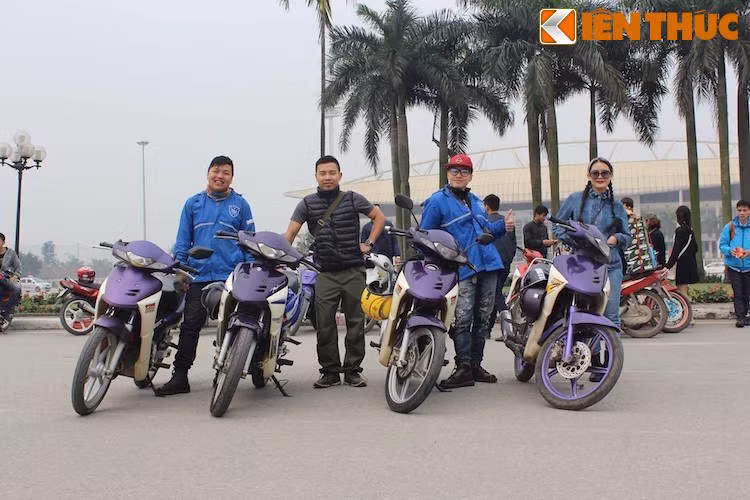 Là dòng "xe côn tay huyền thoại", đa phần những người sở hữu FX 125 đều là nam giới. Tuy nhiên do có dáng underbone tiện lợi, mẫu xe này cũng thu hút được nhiều "fan" nữ trung thành.