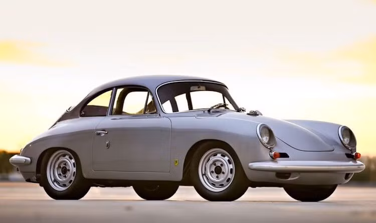 Tới nay, bộ sưu tập Porsche của Seinfeld đã có tới khoảng gần 100 chiếc. Tuy nhiên vừa qua, ông đã quyết định đưa 15 chiếc xe trong bộ sưu tập của mình ra đấu giá.