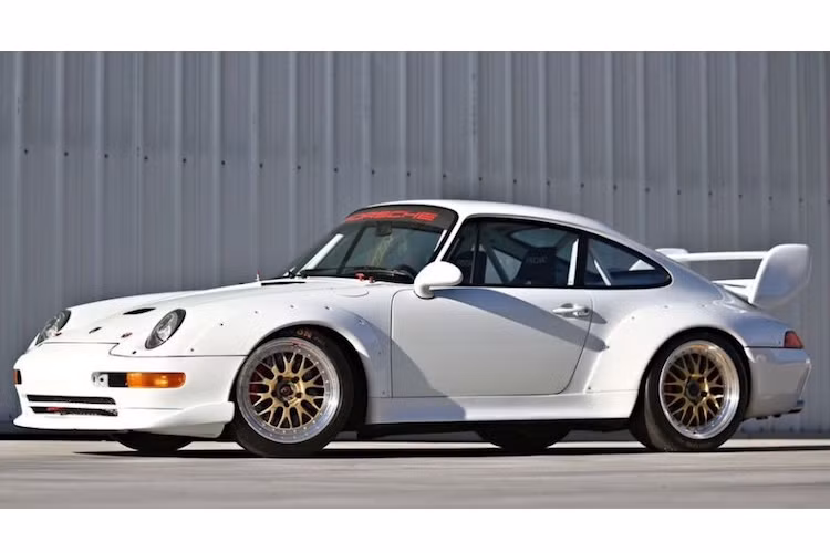 Ông còn sở hữu phiên bản siêu thể thao 911 GT2 đầu tiên, thuộc thế hệ 993. Có tổng cộng chỉ 57 chiếc GT2 được chế tạo.